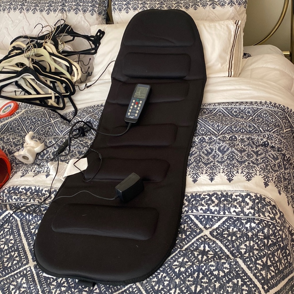 Massaging black padded, tapping, up-and-down wave all motions and